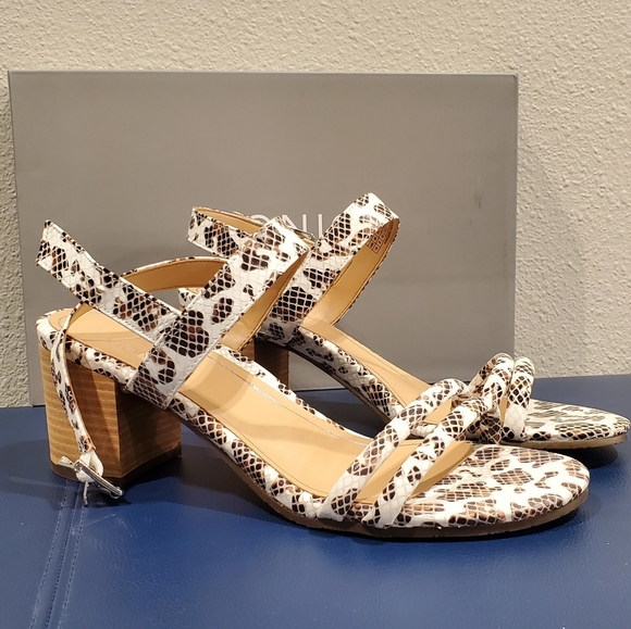 New Vionic Women's Papaya Paula Chunky Heel Blocked Heel Sandals. White - Picture 1 of 8